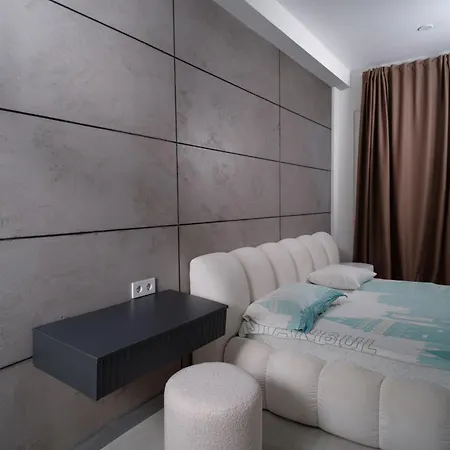 Arcadia Sky Aparthotel 4*